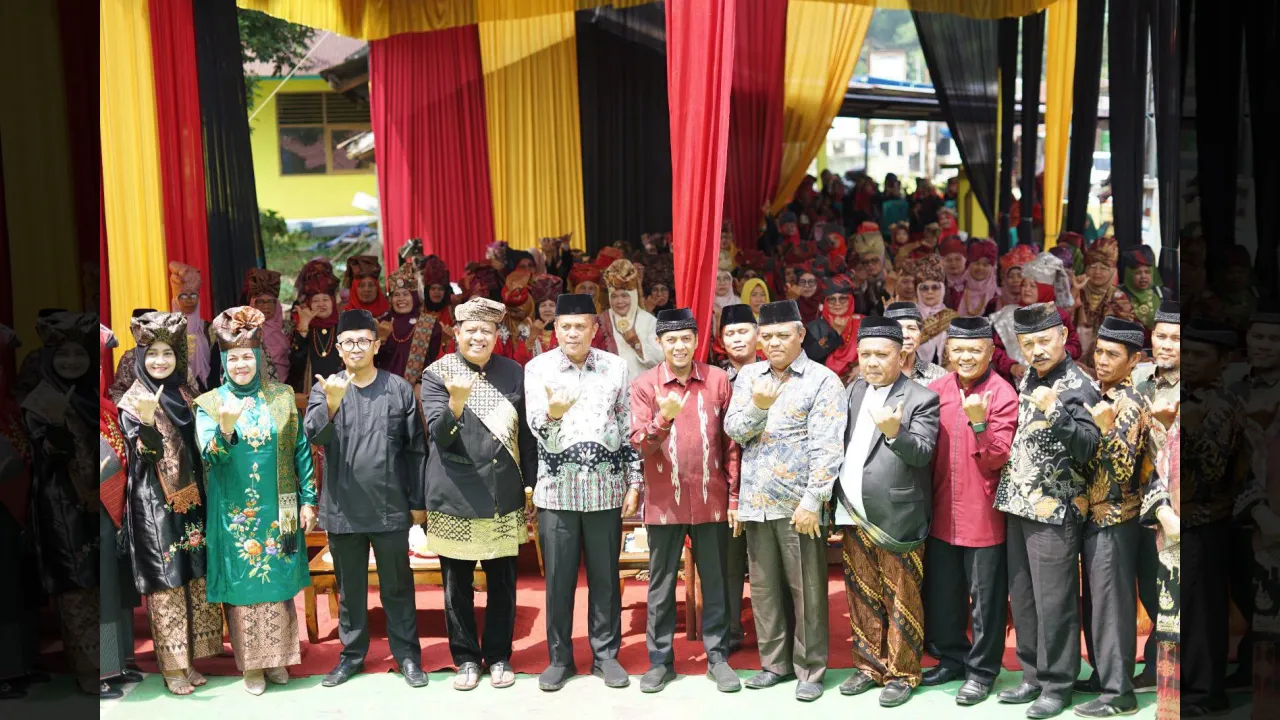 Nafas Adat yang Tak Mau Hilang dari Aua Kuniang